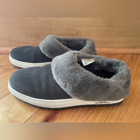 Blondo Suri Waterproof Slip-On Sneakers Gray Faux Fur Suede Size 7.5 Womens - Picture 3 of 7